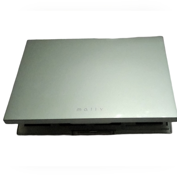 Mally Beauty's Pro Tricks Eyeshadow Palette - Picture 4 of 4